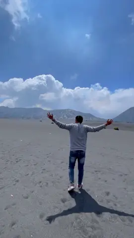 cocok jadi iklannya gunung bromo gak ya...😉 #capcut?viralvideo😍😍😍🤗🤗🤗 #iklangunungbromo #vibesgunungbromo #CapCut #sahabatwisatamalang 