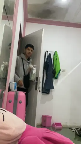 pantes rezeki kamu ngalir terus, kamu tau gimana menghargai istri,kamu tau cara bahagiain istri walaupun dengan cara sederhana, istrinya selalu dicintai,kalau mau pulang kerja selalu ditanya “mau dibawain apa sayang” sesederhana itu bikin bahagia istri🥹 sehat terus ya sayang,dan lancar terus rezekinya🥰✨ #fyp #foryou #foryoupage #pasutri #bahagia #masyaallah 