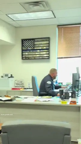 #scarecoworker #scarepranks #scarecam #jumpscare #funnyfails #funnytiktok #funnyvideos #viralvideo #fypシ #fails #foryoupage #bushmanprank #scarecamchallenge #hahahahahahahaha😂😂😂🔥 