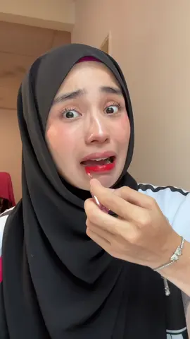 if korang tgh cari lipmatte yg ringan dkt bibir tak sticky pegi beli this one okie 🤍✨🌸