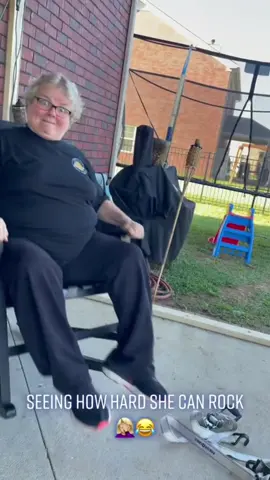 Scaring mom 👻😂#scarecoworker #scarepranks #scarecam #jumpscare #funnyfails #funnytiktok #funnyvideos #viralvideo #fypシ #fails #foryoupage #bushmanprank #scarecamchallenge #hahahahahahahaha😂😂😂🔥 