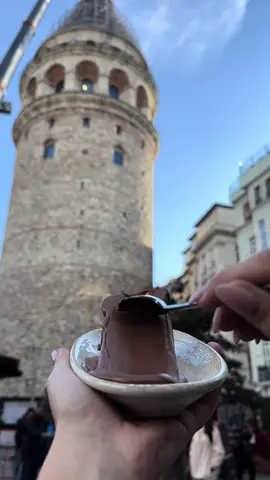 The most famous cheesecake in the world🤩🇹🇷 #sansebastiancheesecake #galata #viyanakahvesi #istanbul #turkey #turkeytravel #fyp #fypシ゚viral #foryou #foryoupage #fypシ 