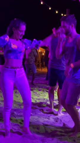 #bachata #latinloungeonthebeach #bachatasocial #socialdancing #partnerwork #bachatacombination 