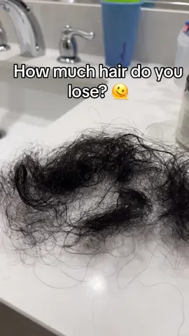 This is how much hair i lose when wash day comes around😅 #fyp #curlyhair #longhair #longhairgoals #longhairqueen #hairtok #washday #hairloss 