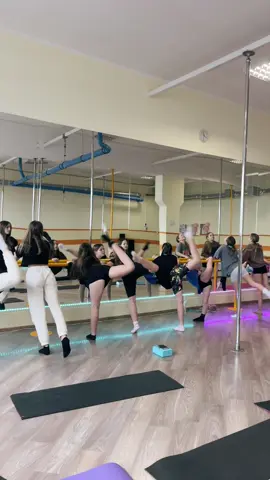 #poledance #tczew #pole #sport #stretching #rozciąganie #kidssports #polekids 