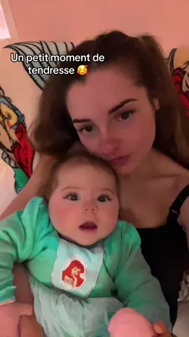 Juste un moment de tendresse ❤️ Abonne-toi, je te partage mon quotidien de maman de 5 loulous 😉 #mamantiktok #momlife #mereetfille #bebe #babygirl #MomsofTikTok #bebetiktoker #ceseranousdesdemains #les10commandements #lenviedaimer #babygirl #maternite #parentalite #education #allaitement #jeunemaman #famille #amour #Love #cute #fyp #fypシ #foryou #pourtoi 