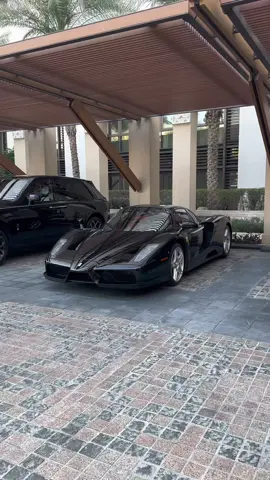 Regular Enzo standing near hotel #ferrari #ferrarienzoferrari #ferrarienzo #ferrariuae #dubaicars #carspotting 