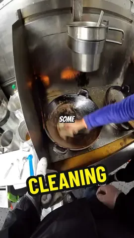 Cleaning a Wok 💦 @Bangkok Food Truck #FoodTok #fy #fyp #foodtiktok #chefthomson 