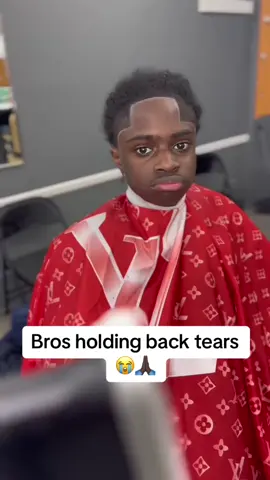 You know we had to get him right 🙏🏿🙏🏿#fyp #viral #blowup #funny #barber #barbers #barberfails #haircut #clippers #😭 #saved #haircuts #hairline #xyzbca #fail #damn #barberfail 