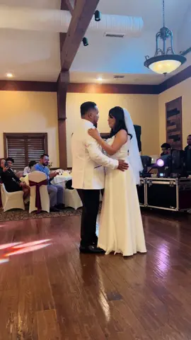 Love at first sight #weddingtiktok#intimatewedding#rusticdecor#simple#elegant#burgandy#Love#lovestory