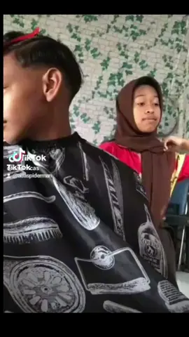 Mentahan yang viral nih #challangetiktok #nemeninayangpotongrambut😝🖤 #amel #mentahan #viral #trending 