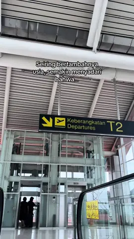 “Setiap masa ada orangnya, setiap orang ada masanya” #quoteoftheday #2024 #moveon #minivlogaesthetic #skytrain #kalayang #keretabandara #bandarasoekarnohatta 