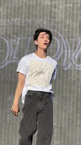 Ethereal beauty of Joshua Hong! He looks like a prince in real life!!!! Huhu!#followtourinbulacan #followtourseventeen #joshuahong #seventeen17_official #philippines #concert #soundcheck #fyp 