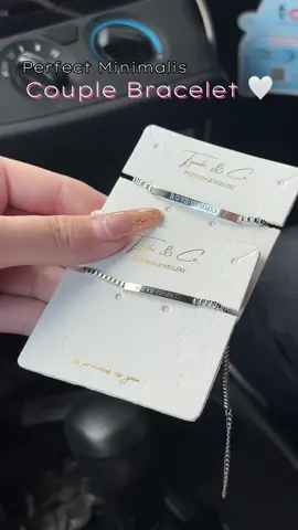 Simple sih tp bikin berkesan 💗 Tag doi kamu juga yaa siapa tau menginspirasi muahh #gelangcouple #couplebracelet #gelangukirnama #gelangtitanium #tymbinco #gelangantikarat 