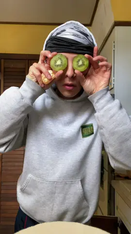 #kiwi #clementine #fruit #fruitforthought 