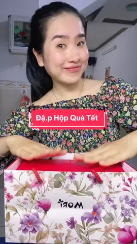 Cùng đậ.p hộp món quà Tết 2024 đầu tiên cùng với tui nha . #bepcuagiao  #ancungtiktok #food #viral #review #quatet #quatet2024 #hopquatet2024 