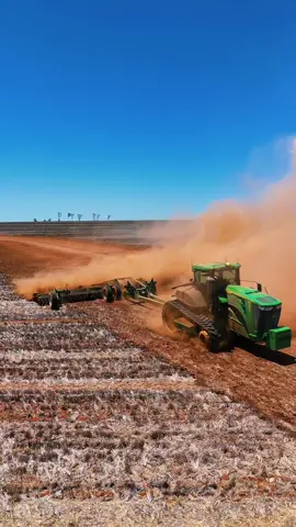 Getting down n dirty #worldwideag #dustndiesel #tratters #thelostdrone #broadacrebros @Dust N Diesel 