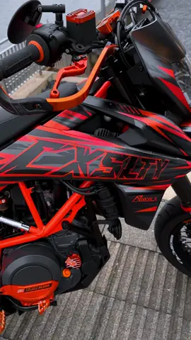 🦍 #supermoto #moto #bike #bikelife #sumo #supermotard #supermot #stunt #wheelie #motorcycle 