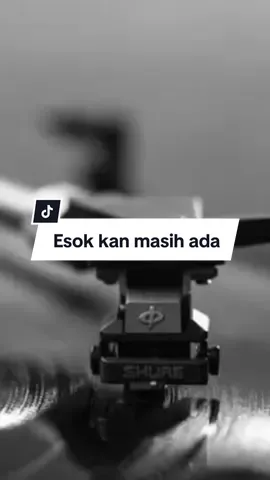 Esok kan masih ada. #laguviral #musiktrending #bestsong #lagudanlirik #music #trending #musiktiktok #fyp #musictiktok #tiktok #musikviral #videomusik 
