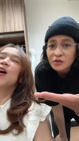 eh sama yang nyanyi beneran… @MitaTheVirgin 
