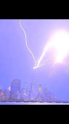 lightning😱 #tiktok  #fypppp  #kidlat #kilat  #lightning #strong #next 