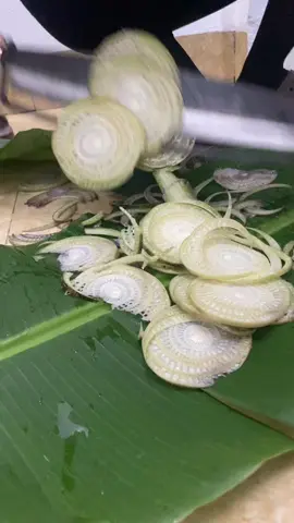 Dao thái chuối nhíp xe đây mọi người 