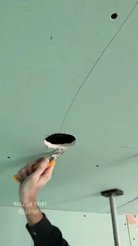 Reboucher un trou de scie cloche facilement #peintre #artisan #enduit #travaux #chantier  @Milwaukee Tool 