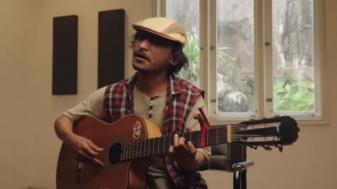 abubakar - sio mama cover - #abubakar  #pian  #siomamae #siomama #siomamacover  #coverlagutimur  #coverviral2023 #coverviralfyp  #fyp #fypシ  #abubakarxfactor #pianxfactor23  #xfactor2023 #xfactor2024  #laguibu #viral #coverlaguindonesia #coverlaguindo #coversong  #xfactorindonesia2023 #xfactorindonesia2024 