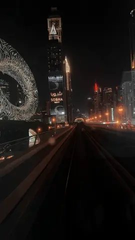 #dubai🇦🇪 #nightlight #dubaifuturemuseum #dubaimetro 