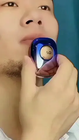 🌟 هل تبحث عن راحة ودقة لا مثيل لها في حلاقة لحيتك؟ 🪒✨ 🔋 اكتشف الحرية مع ماكينة حلاقة الذقن الجديدة بدون أسلاك! 🔌➡️🔋 ✅ تمتع بالمرونة لتحصل على مظهرك المثالي في أي وقت وأي مكان، دون قيود الأسلاك. احملها معك في الرحلات، الجيم، أو استخدمها بسهولة في منزلك. 🪶 خفيفة الوزن ومريحة في الاستخدام، مع شفرات دقيقة تسمح لك بتشكيل لحيتك بكل احترافية. 🔋 بطارية تدوم طويلاً - احلق حتى 60 دقيقة بشحنة واحدة! ومع عرض الشحن السريع، لن تضطر إلى الانتظار طويلاً لتُحيي أناقتك مجدداً. 💦 مقاومة للماء - سهولة التنظيف وإمكانية الاستخدام أثناء الاستحمام لتوفير الوقت. 🔬 تقنية متقدمة - شفرات مصنوعة من أجود أنواع الفولاذ لضمان الحدة والمتانة مع محافظة على بشرتك. ✨ احصل عليها الآن واختبر حلاقة على مستوى صالونات التجميل مع الراحة التي تستحقها! 💈👌🏽 🛍️ اطلبها أونلاين واستمتع بالعروض الحصرية لفترة محدودة 👉 لا تفوت فرصتك، مع صديقك الأمثل لإطلالة دائماً متألقة! 🌟 #حلاقة_ذقن #جمال_رجالي #حلاقة_لاسلكية #ابتكار_راحتك