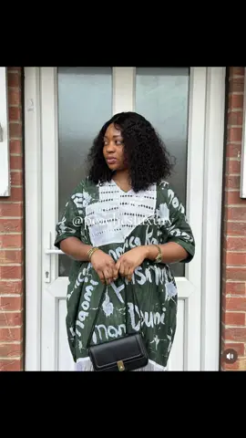 Our beautiful sister client slayed this custom made unapologetically.. So satisfying to behold.. See as our custom made dress is sitting elegantly on our beautiful sister girl giving her the Rich house wife vibes... You could also twin this print with boo/bae.. Come let’s write your acronyms leaving you with your design in the whole wide world perfectly made for you.. @peachesluxury Thank you so much for trusting the brand sister girl... Peaches women.. Peaches Tribe... With love from us @peachesluxury  @oluwafoyinsayemiii  #custommade #batik #handmade #adire #brand #fashion #modern #native #peaches #name 