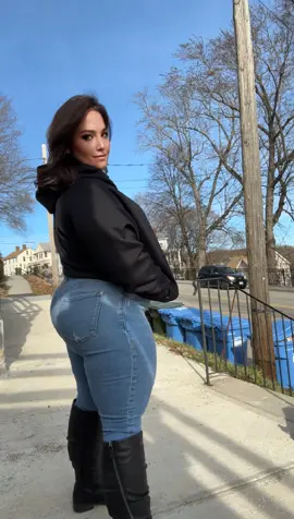 #fyp #foryoupage #thick #thickfit #thickwomen #thickthigh 