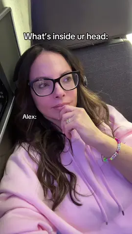 I want to be mila 🤭😭🤩 #family #meetthefam #portugal #longflight #randomthoughts #funny #mom #MomsofTikTok #mommydaughter 