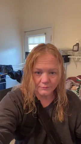 Y’all, shoulder replacement is rough. After surgery any hair routine you have adopted before hand is out the window. Some spend years lacking range of motion before pulling the trigger on their surgeries. Then recovery from the surgery itself is a long process also. The Dyson made it a bit less stressful for me using the hair wrap. I meant to say Medicare..not Medicaid. #dyson #dysonhairwrap #jointpain #shouldersurgery#reverseshoulderreplacement #totalshoulderreplacement #shoulderreplacement #getreadywithme #armamputee #hairstyle #genx #genxladies 