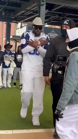 Made Dez Bryant a hat and he said “Oh I like that” im gonna cry if he wears it! #baytownhatco #hats #sewing #leather #embroidery #dez #dezbryant #88 