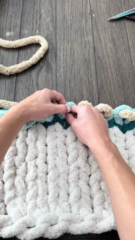 My Coastal Comfort is the perfect minimalistic beach themed blanket! #fyp #fingerknitting #chunkyblankettutorial #handknitblanket #falldecor #diyhomedecor #etsycreatorco #chenilleblanket #armknitting #diycrafts #handknit #newyear2024 