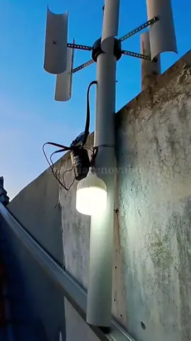 Instalé PANELES SOLARES y una TURBINA EÓLICA. #energiaeolica #eolica #electrician #electricista #cable #electricidad #energiarenovable #ingenieriaelectrica #panelessolares #estructuras #tecnicoelectricista #motor #soldadura #tecnicoinstalador #instalacion #mecanica #amper #telecomunicaciones #turbina 