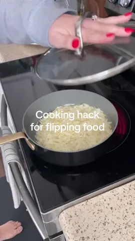 This helpful lil’ cooking hack for flipping food in a frying pan has come in handy soooo many times 🍳  Let me know if you try it! #easycookinghacks #cookingtipsandtrick #cookingtips101 #kitchenhackthatworks #tipsfromthekitchen #grandmascookingtips #cookinghacktips #cookhack 