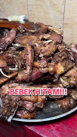 Bebek Madura bumbu hitam lejen yang enak dan bumbunya juaraaa!!! . #fyp #serunyakuliner #serunyaliburan #kulinerindonesia #kulinertiktok #kulinerjakartatimur #jelajahkuliner2 #bebekmadura #kulinerjakarta #bebekmadura 
