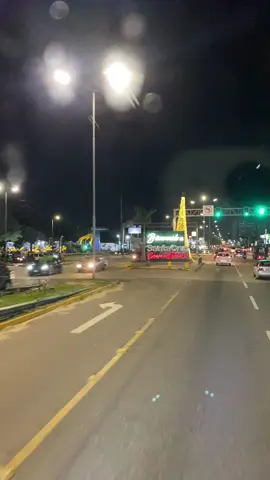 🫶🏻🫶🏻🤍💚 Bella Santa Cruz. ❣️#paratiiiiiiiiiiiiiiiiiiiiiiiiiiiiiii #fypシ #viral #santacruzdelasierra🇳🇬 #noche #viajar #santacruzbolivia 💚🤍
