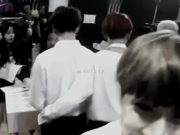 ôm eo mượt thế=))) #taekook #vkook #taehyung #jungkook #thv #xuhuong #fypシ #munie17 