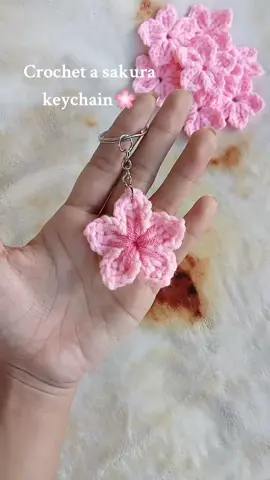 Crochet Sakura / Cherry blossom keychain🌸 #crochet #f #fyp #crochettutorial #crochetsakuraflower #crochetcherryblossom #crochetkeychain 