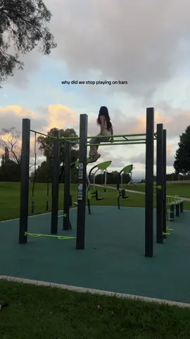 Where did the monkey bar kids go? #monkeybars #calisthenics #fitnessmotivation #barworkout #calisthenicsgirls #gymmotivation #calisthenicskids 