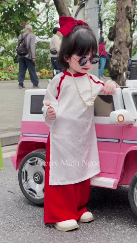 Em bé mặc Việt phục làm náo loạn Phố đi bộ Hồ Gươm ngày hôm qua 😝😝😝 ( náo loạn vì chạy lung tung không ai đuổi kịp 🥹) #ThanhThoiLuotTet #asiancup2023 #aodaivietnam #aodaichobe #aodaichobegai #vietphucvietnam #vietphuc #trendingvideo #mybaby #babygirl #cherryminhngoc #aodaitet #aodaixinh #doxinhchobe #phodibohoguom #xuhuong 