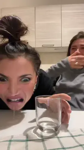 Ig : imcampusmarika  “Amo  facciamo un gioco, pero devi cercare di non ridere” Cit #fyp #filter #andiamoneipertee #ciseicifai #perteeee #friends #risate🤣🤣🤣😂😂😂😂 