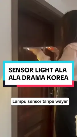 Sape yg selalu layan drama korea mesti selalu nampak sensor light yg macam ni kan ? 🤭🤭 #sensorlight #sensor #lampuautomatik #korean #lampusensor #jimatelektrik #automatik #ledlights #ledsensorlight #ledlamp #homedecor #trendingvideo #fyp #trending #homehacks 