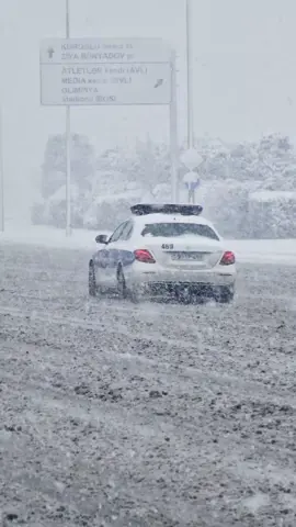 🚔 Police services Baku  #qarlihava #poloce #streetphotography #policeoftiktok #snow #qar #yol #roadpolice #keşfet 