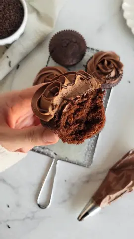 Small Batch Chocolate Cupcakes 🍫🧁💕 #smallbatchbaking #smallbatchcupcakes #chocolatecupcakes #cupcakes #ValentinesDay 