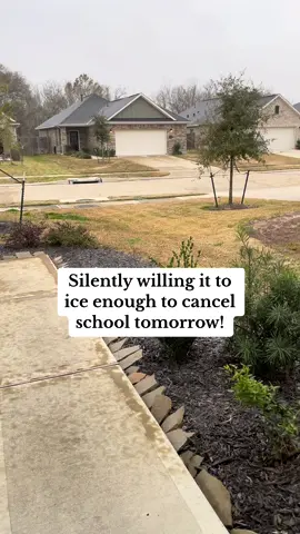 Hopefully we’ll have enough freezing rain/sleet to give us at least 1/10” of ice to cancel school tomorrow. 🤞🏼 #texasteacher #tiktokteacher #teacher #teacherlife #juniorhighteacher #7thgradeteacher #teachersoftiktok #iceday #texaswinter #texas #ercot #fyp 