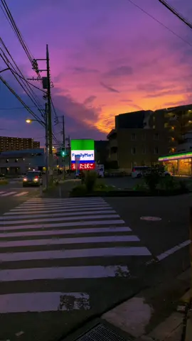 sunset vibe on the street of Tokyo #vibe #aesthetic #sunset #japan #日本 #tokyo #dusk #twilight #foryou 